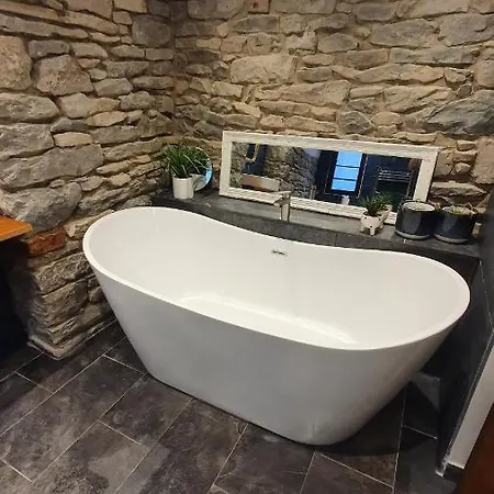 Super District In Heart Of 3 Double Beds