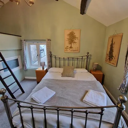 Super District In Heart Of 3 Double Beds Holiday home Kendal
