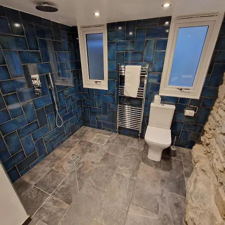 Super District In Heart Of 3 Double Beds *